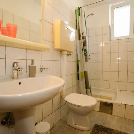 Apartment Petri - Close To The Sea Tisno